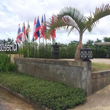 Phetcharat Grand Hotel Maesot Mae Sot Exterior foto